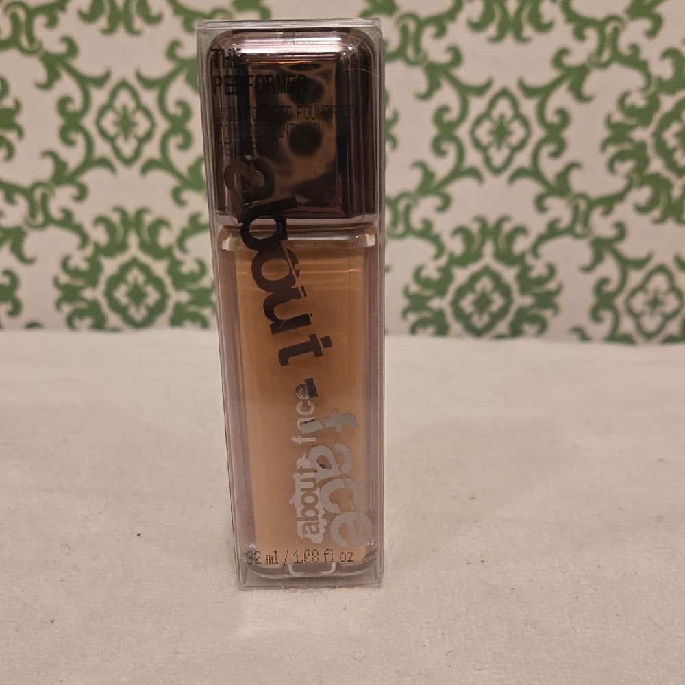 about-face | The Performer Skin-Focused Foundation Shade M2 Cool